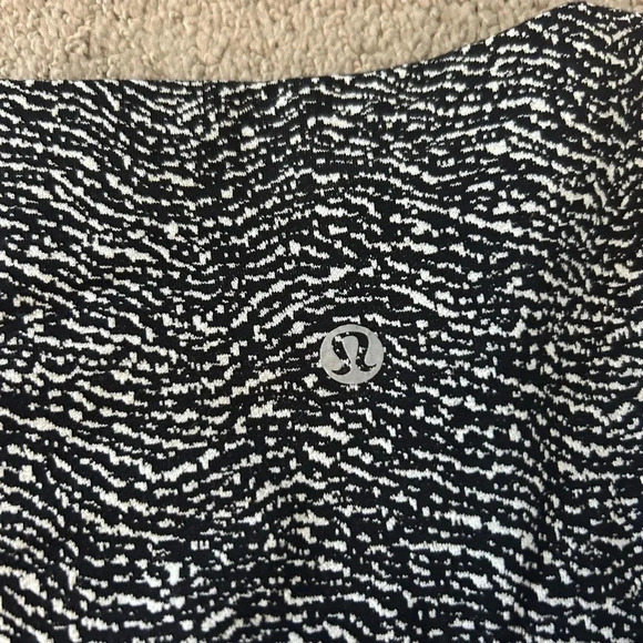 Lululemon leggings capris - Picture 3 of 4